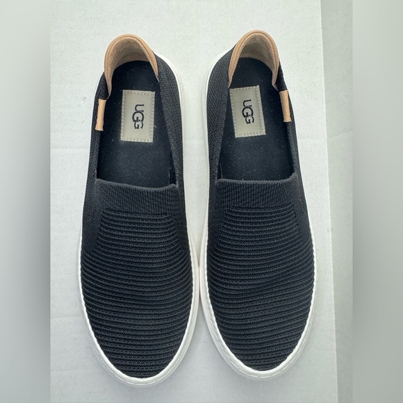 UGG Women’s Sammy Sz 9 Slip-on Sneaker Navy Blue Ribbed Knit. - Picture 1 of 8